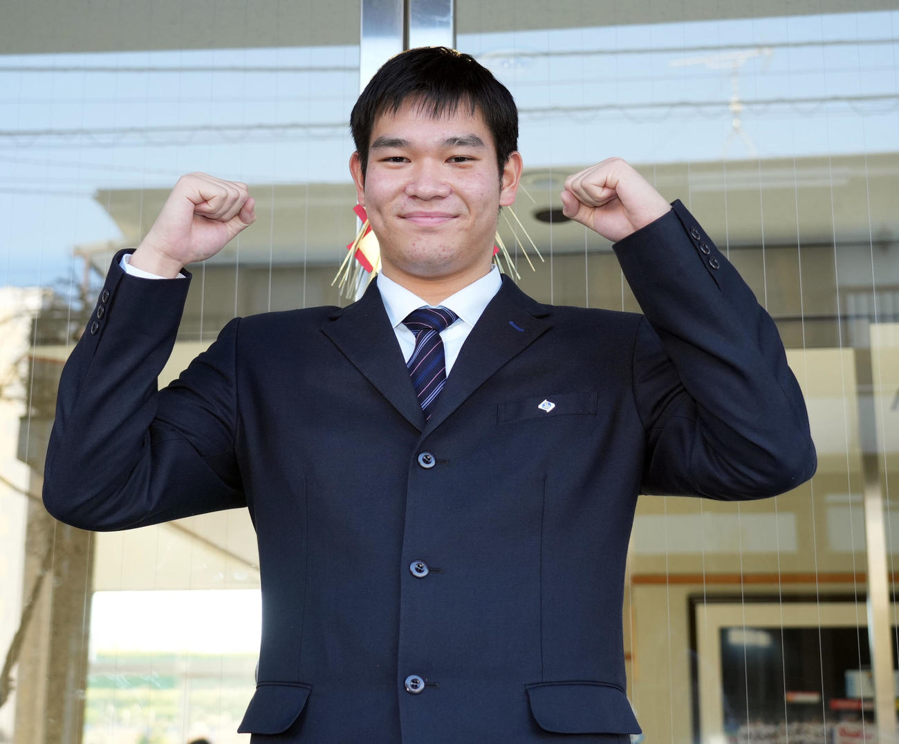 ヤクルト戸田寮に入寮するドラフト4位の坂本（撮影・狩俣裕三）