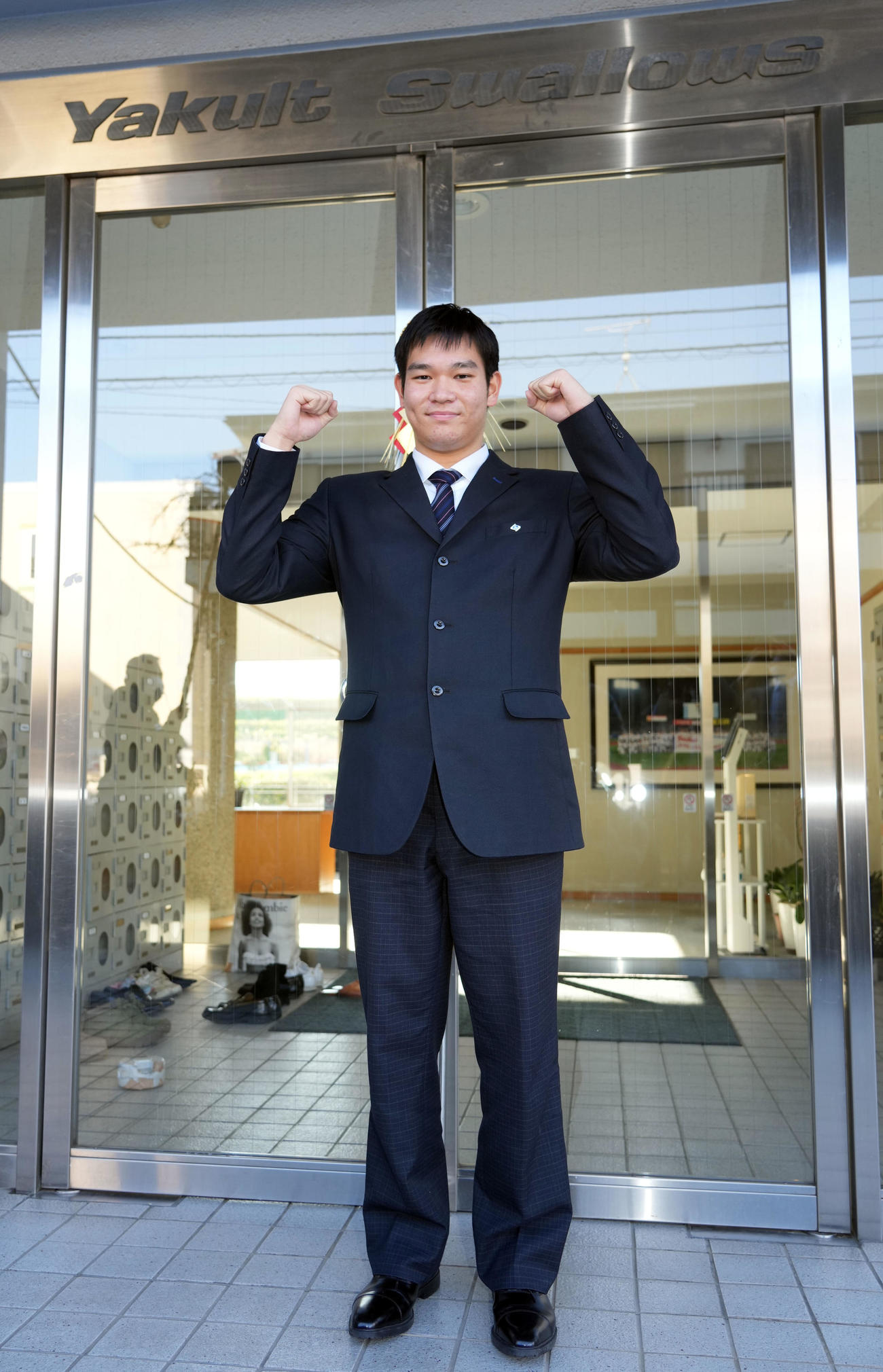 ヤクルト戸田寮に入寮するドラフト4位の坂本（撮影・狩俣裕三）
