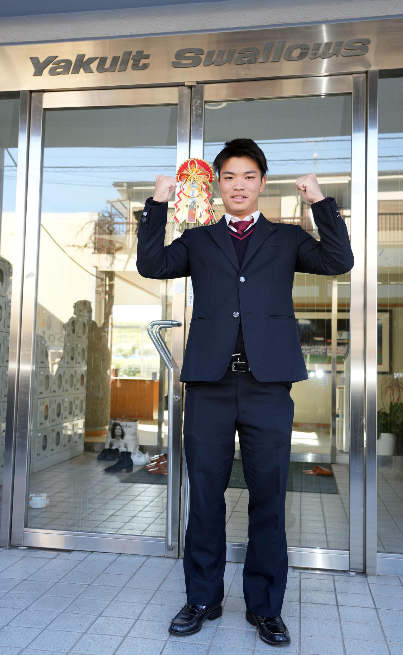 ヤクルト戸田寮に入寮するドラフト2位の西村（撮影・狩俣裕三）