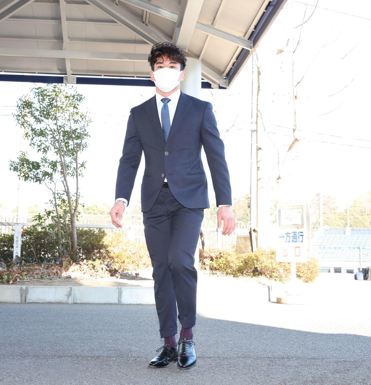 入寮する日本ハム宮内（撮影・黒川智章）