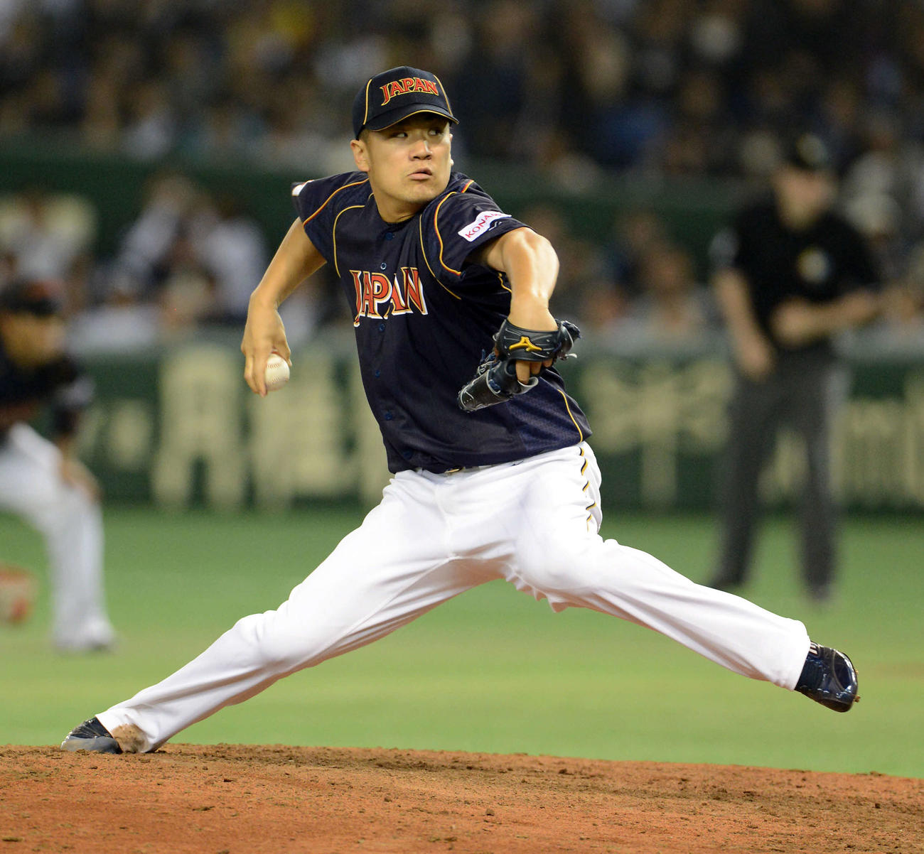 13年WBCで投げる田中将大＝2013年3月8日