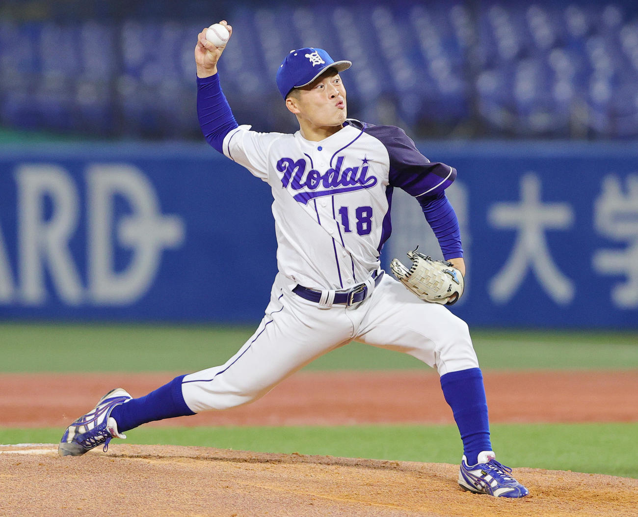 2022年11月、明治神宮野球大会で力投する東農大北海道オホーツク・伊藤茉央