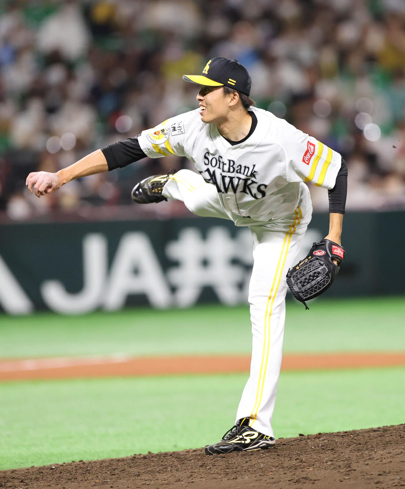 22年8月、オリックス戦で力投するソフトバンク田中
