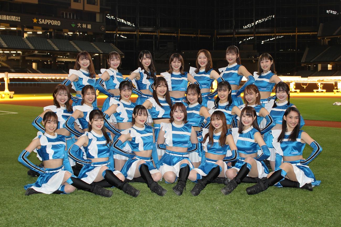 今季のファイターズガール新メンバー。上段左から上山真奈、田中心優、塩沢美咲、日戸琴音、田原悠希、工藤彩音、鈴木穂乃花。中段左から上村優菜、高野実、滝谷美夢、辻菜穂子、山口伶奈、西崎光、大西真帆、橋本莉々花。下段左から竹市琴美、田中杏奈、讃岐花笑、吉田桃子、清水麻矢、大野未侑、志堅原花音。（C）H.N.F.（球団提供）