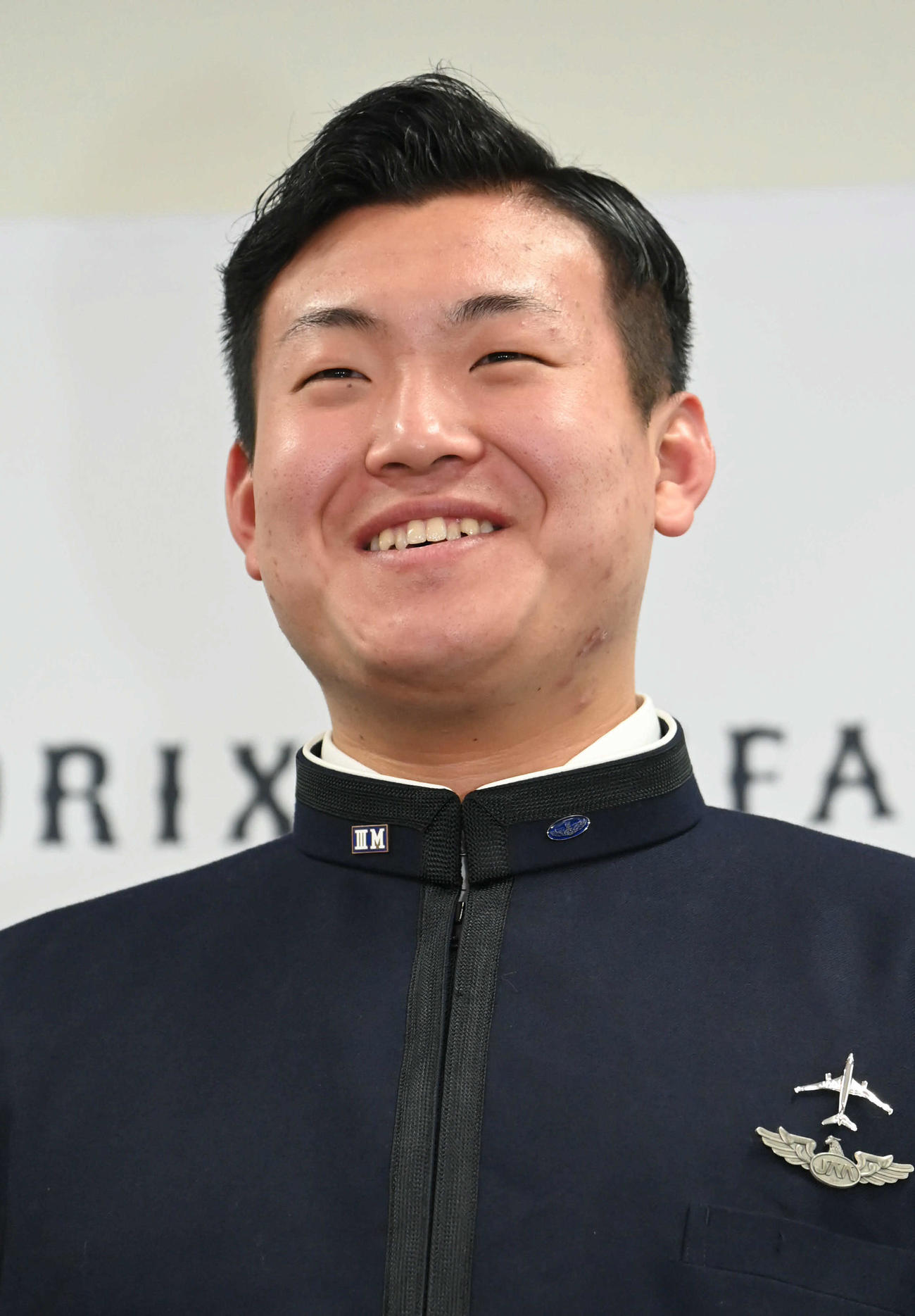 笑顔でインタビューに答えるオリックス内藤（撮影・石井愛子）