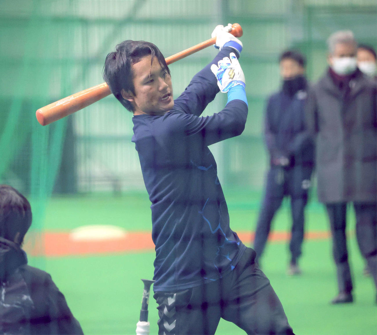 ティー打撃する日本ハム奈良間（撮影・黒川智章）