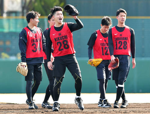 ロッテ】リーゼント風の髪なびかせ1位菊地吏玖躍動「未来の自分に