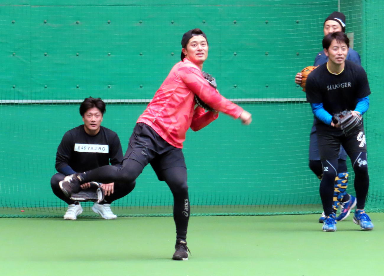 自主トレを行う阪神坂本誠志郎捕手（撮影・三須一紀）