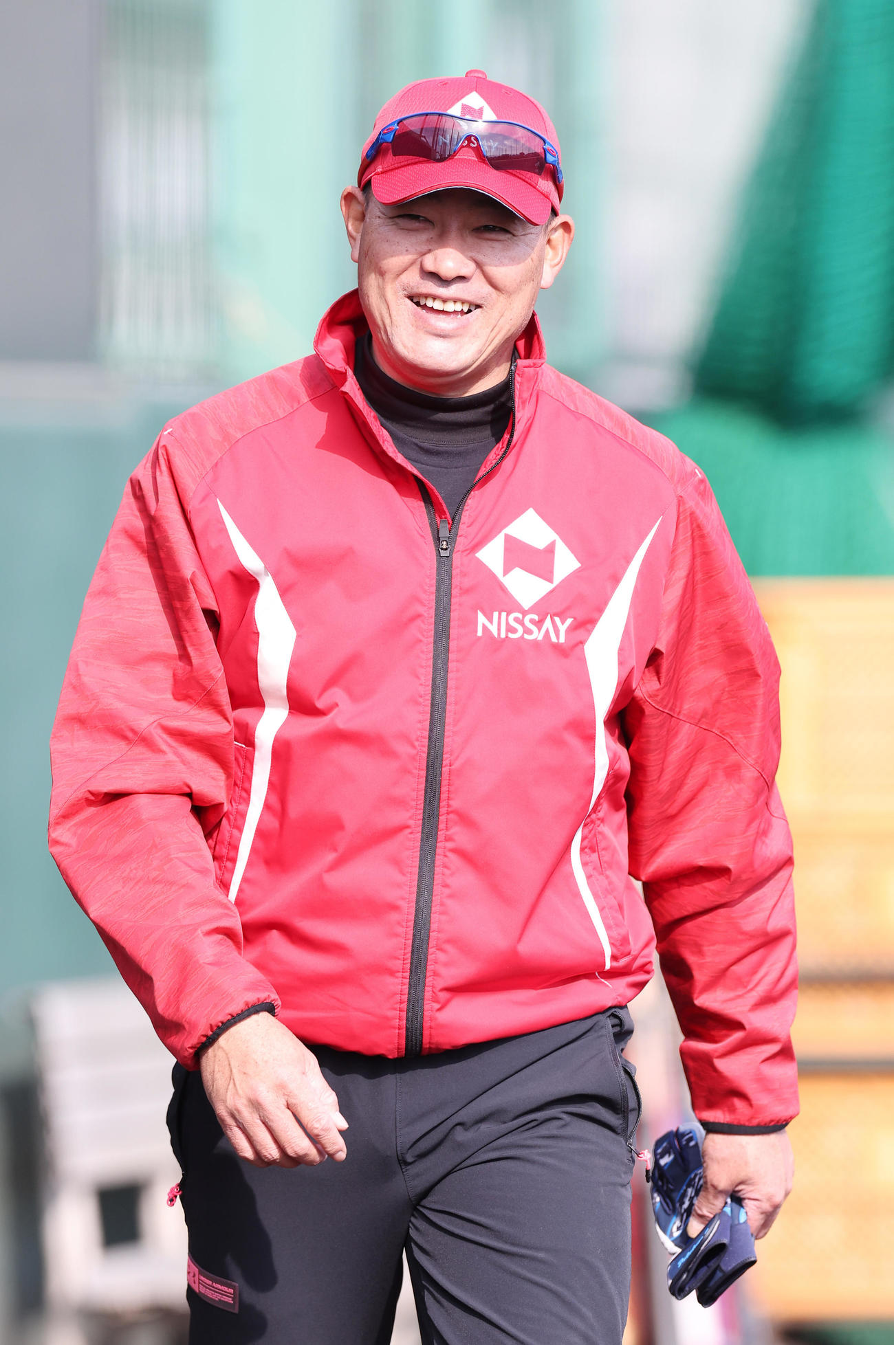 日本生命野球部の特別コーチに就任し、笑顔で練習に臨む福留氏（撮影・前田充）