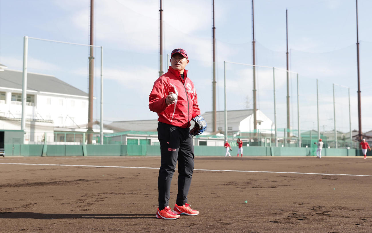 日本生命野球部の特別コーチに就任し、練習に臨む福留氏（撮影・前田充）