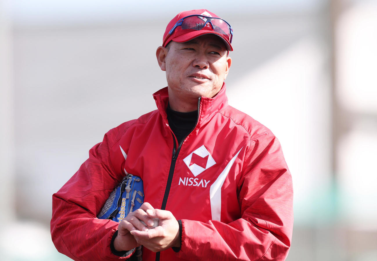 日本生命野球部の特別コーチに就任し、練習に臨む福留氏（撮影・前田充）