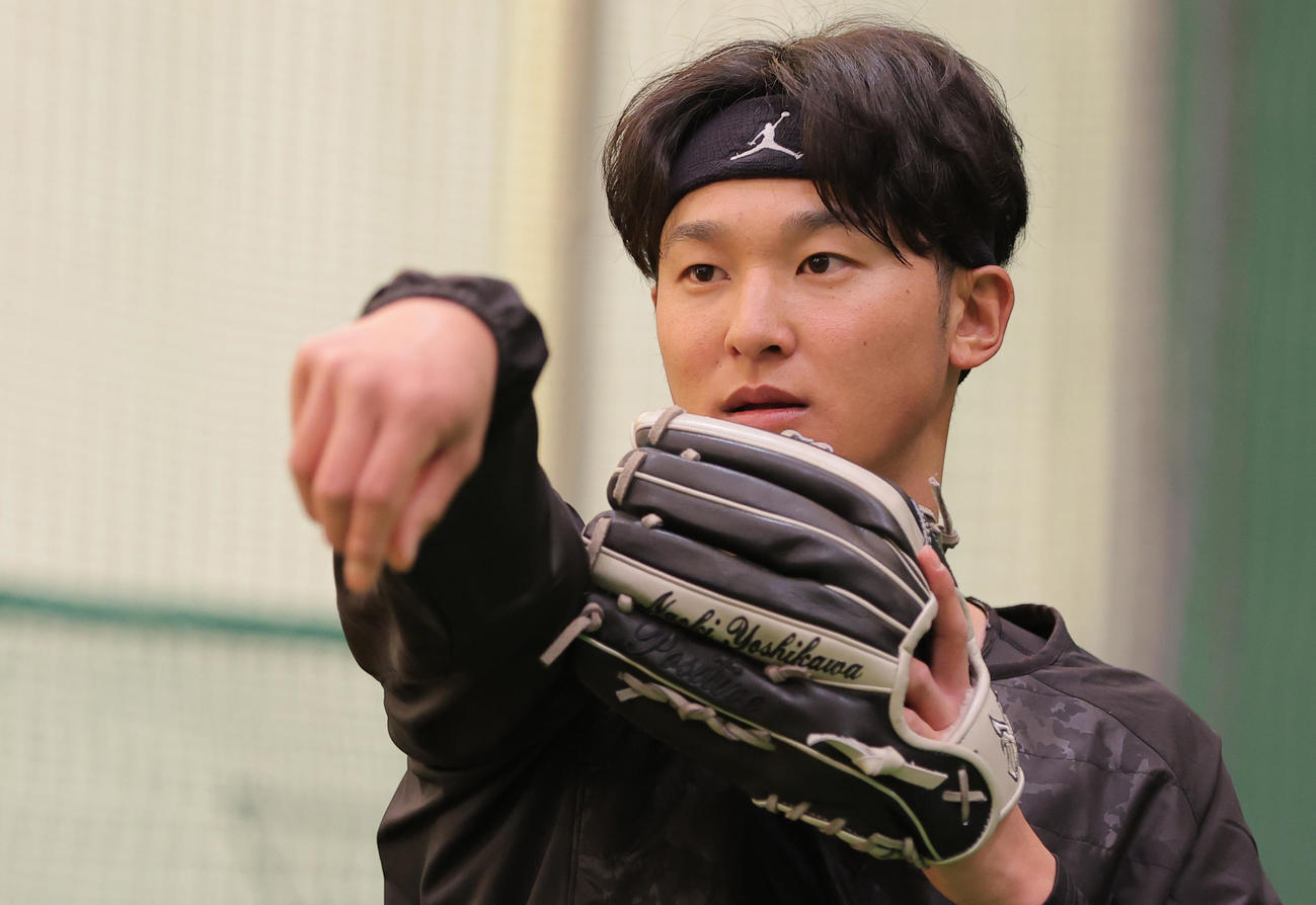 キャッチボールをする巨人吉川（球団提供）