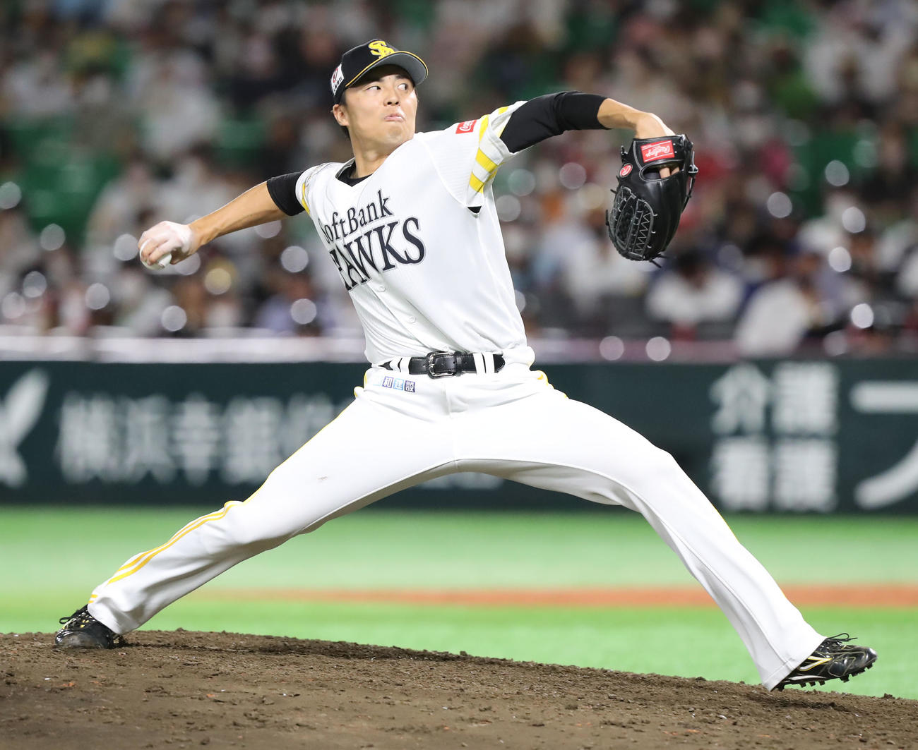 22年8月、日本ハム戦で力投するソフトバンク田中正義