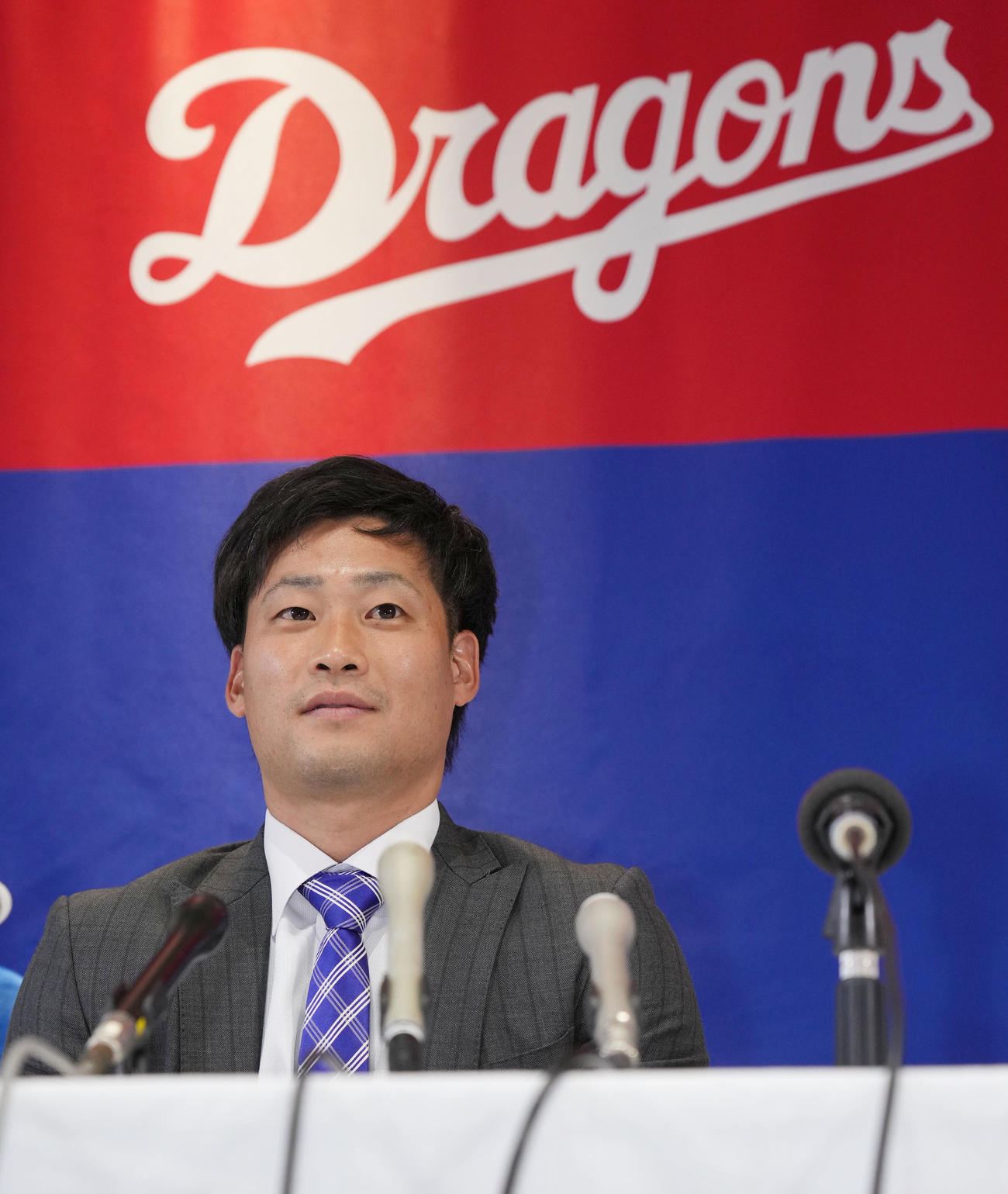 中日ドラゴンズに復帰し入団会見する加藤匠（撮影・森本幸一）
