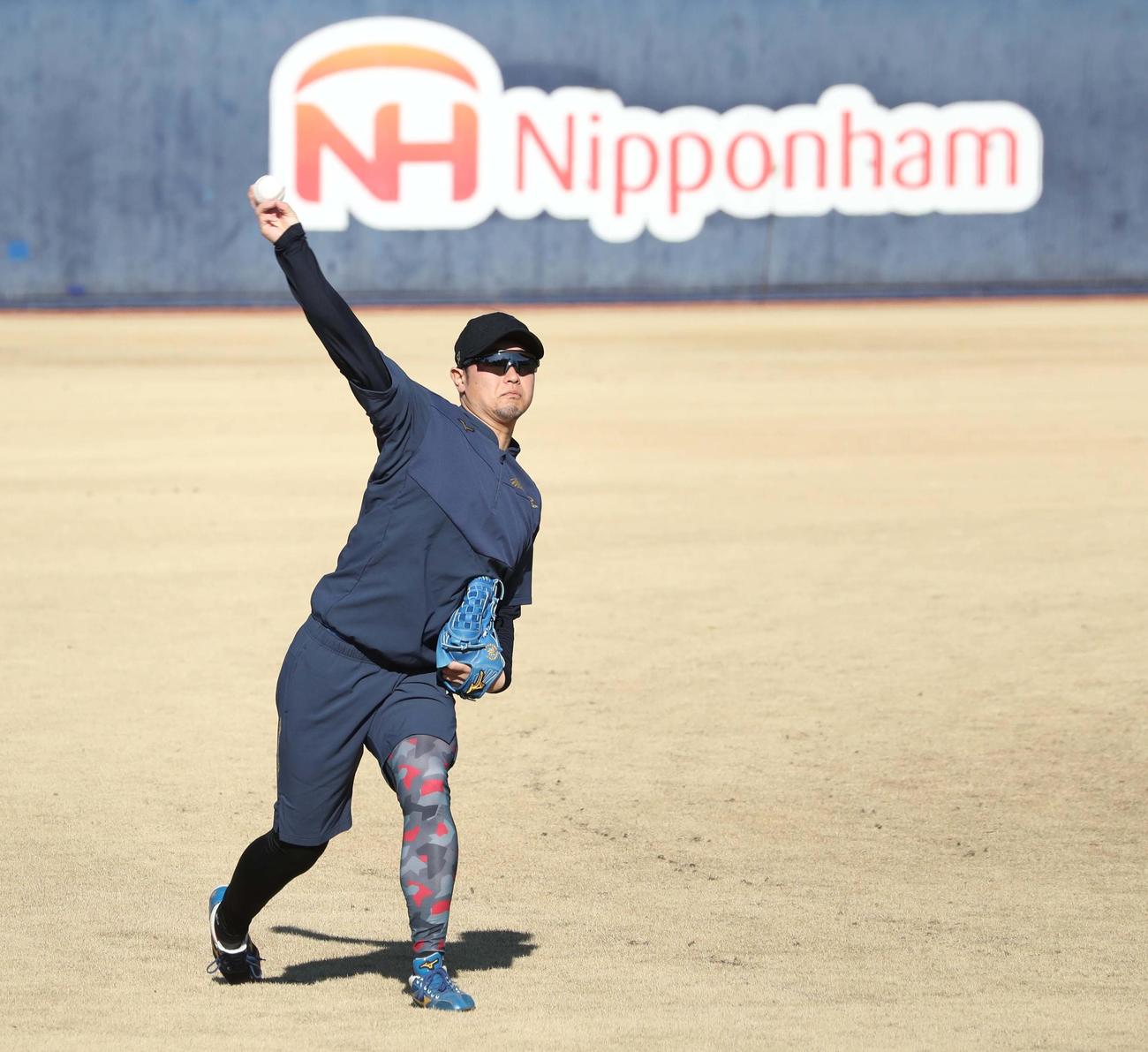 キャッチボールする日本ハム池田（撮影・黒川智章）