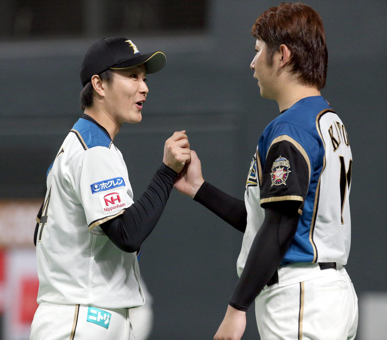 日本ハム玉井大翔（左）加藤貴之（2019年7月撮影）