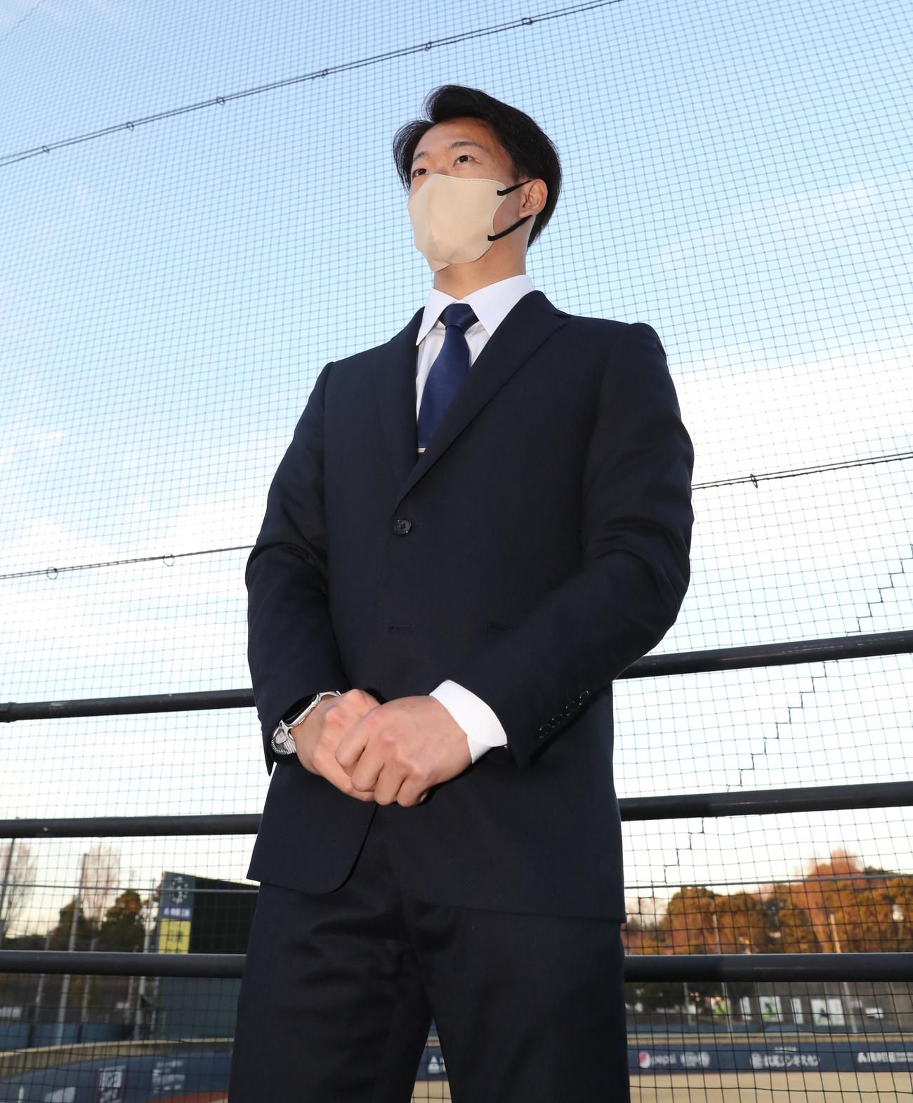新人研修を終え、感想を話す日本ハム矢沢（撮影・黒川智章）