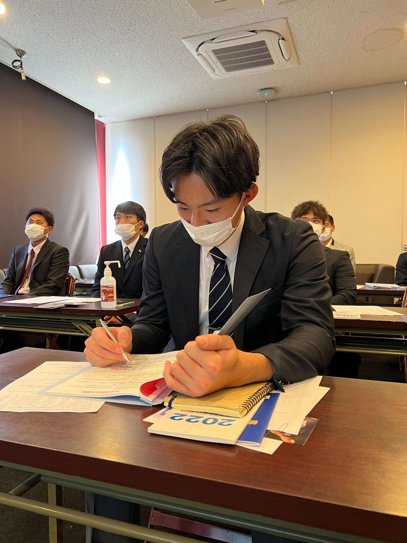 新人研修会を受ける楽天荘司（楽天野球団提供）
