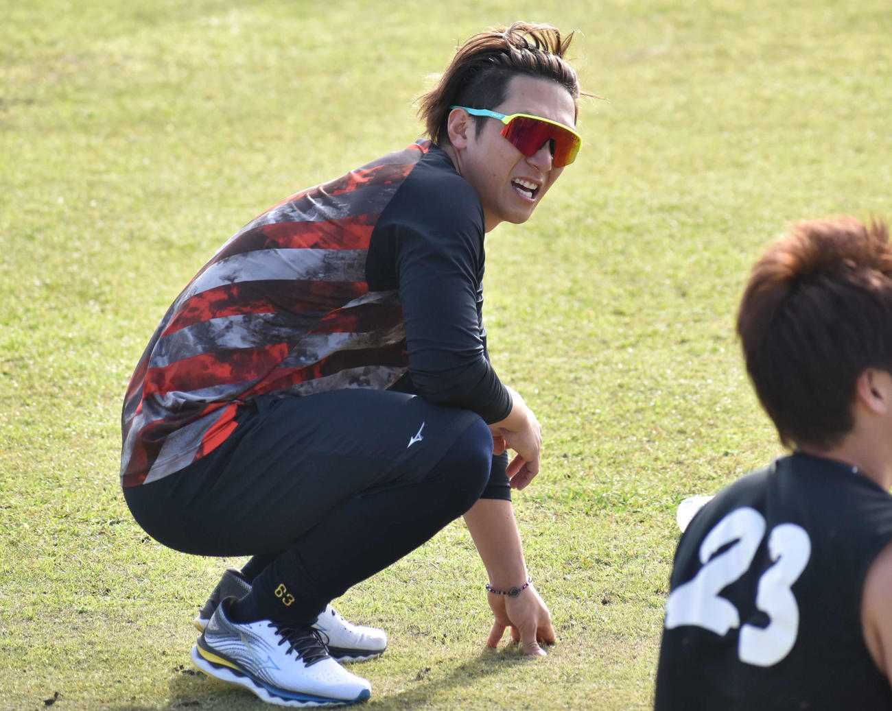 ランニング後に座り込む広島西川（撮影・只松憲）