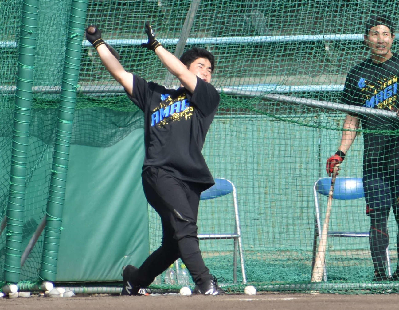 フリー打撃を行うソフトバンク近藤（撮影・只松憲）