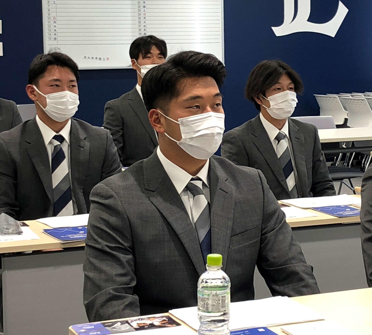 NPB新人講習を受講する西武ドラフト1位蛭間（球団提供）