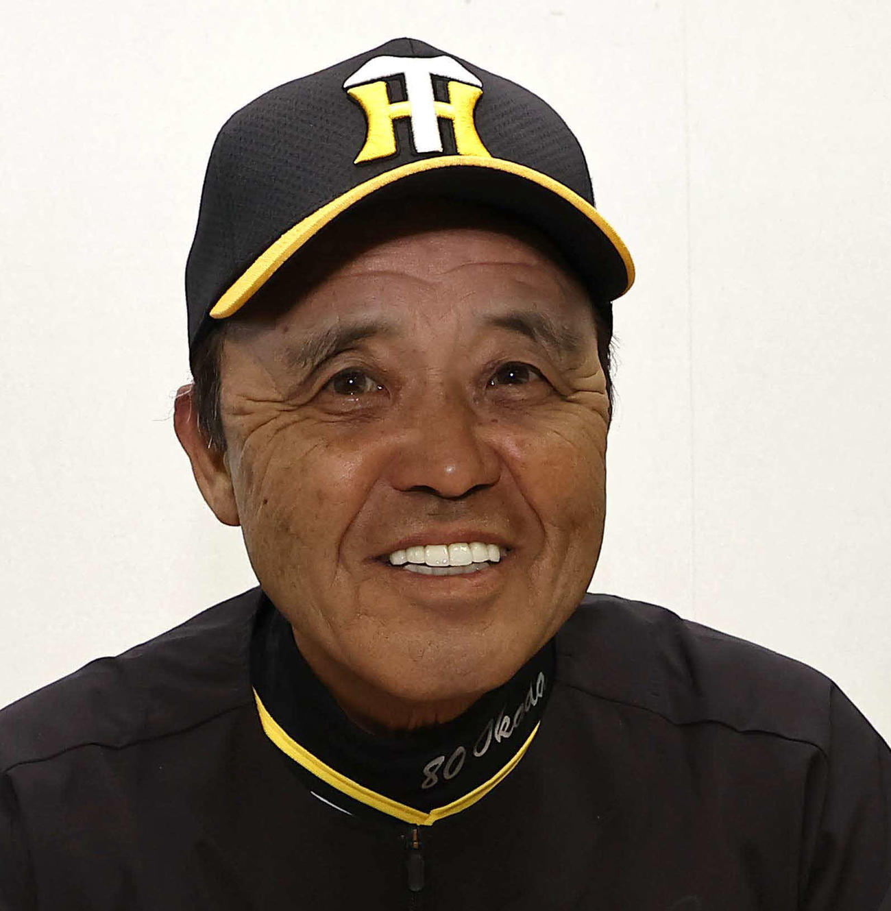2022年11月20日、笑顔を見せる岡田彰布監督