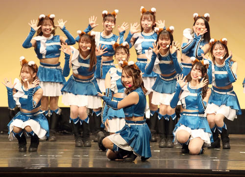 白組のファイターズガール（撮影・佐藤翔太）