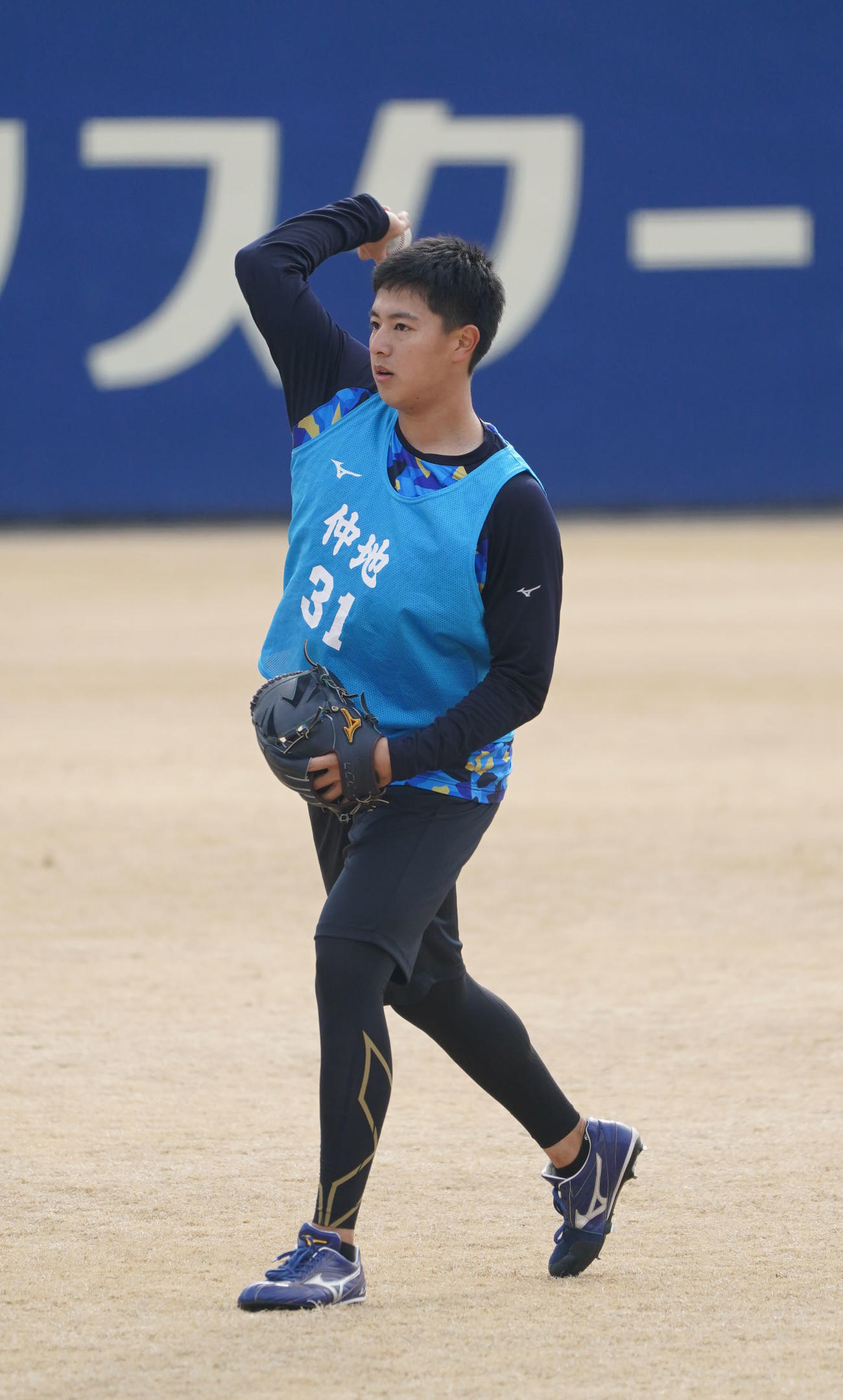 1月13日、キャッチボールをする仲地