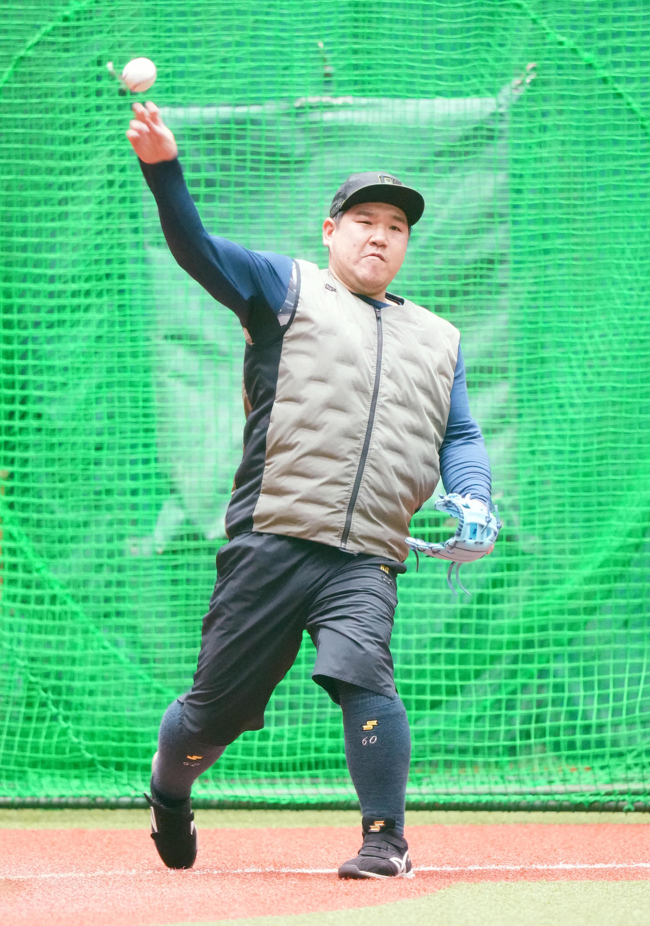 自主トレを公開する西武中村（撮影・菅敏）