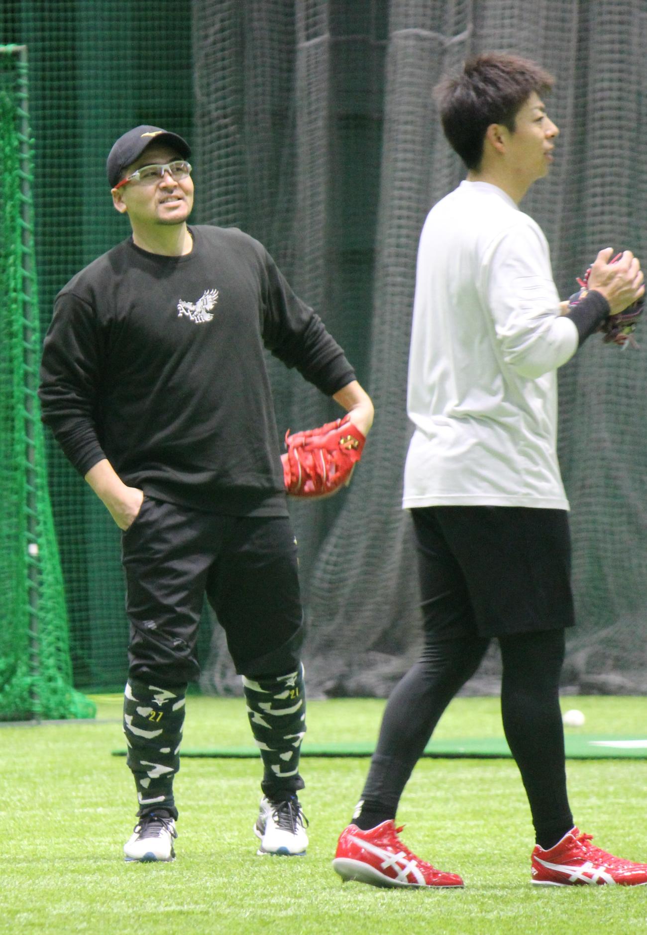 合同自主トレに参加した広島会沢