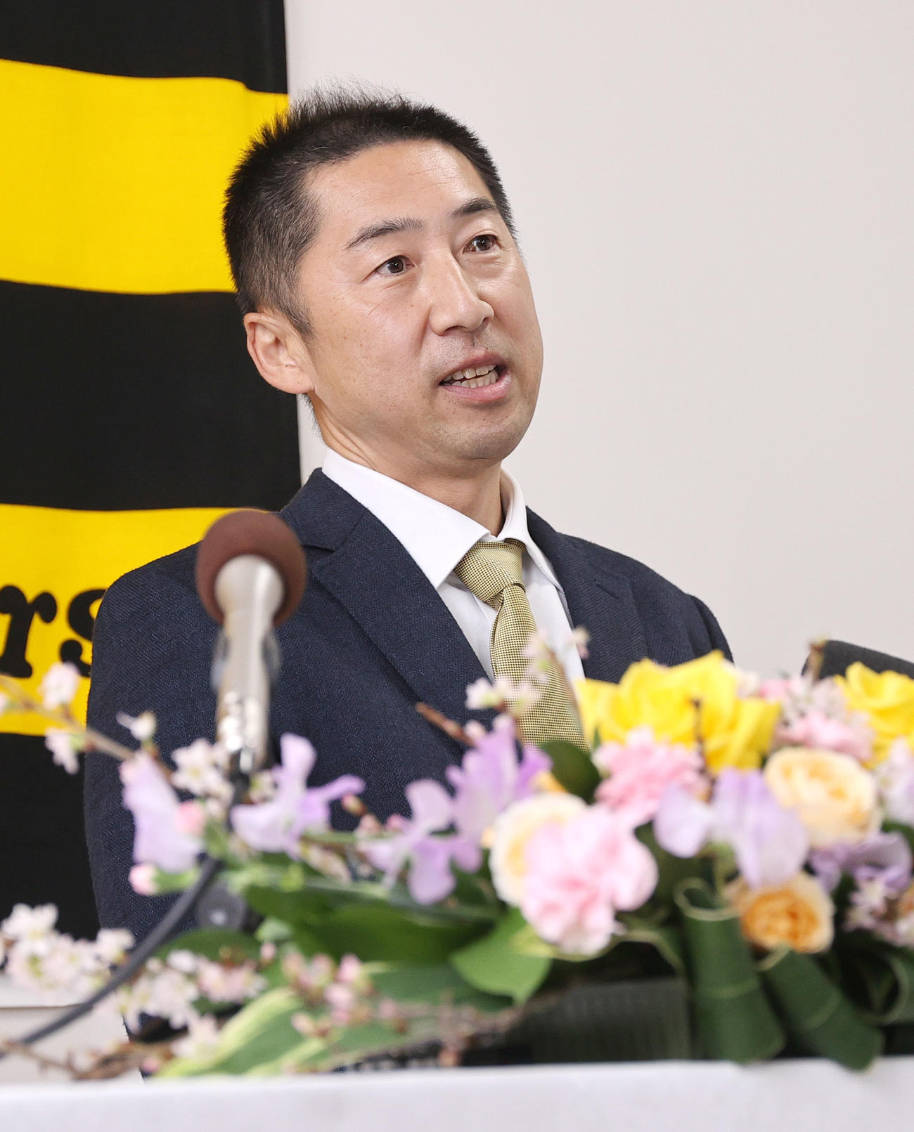 会見を行う阪神今岡真訪氏（撮影・上山淳一）