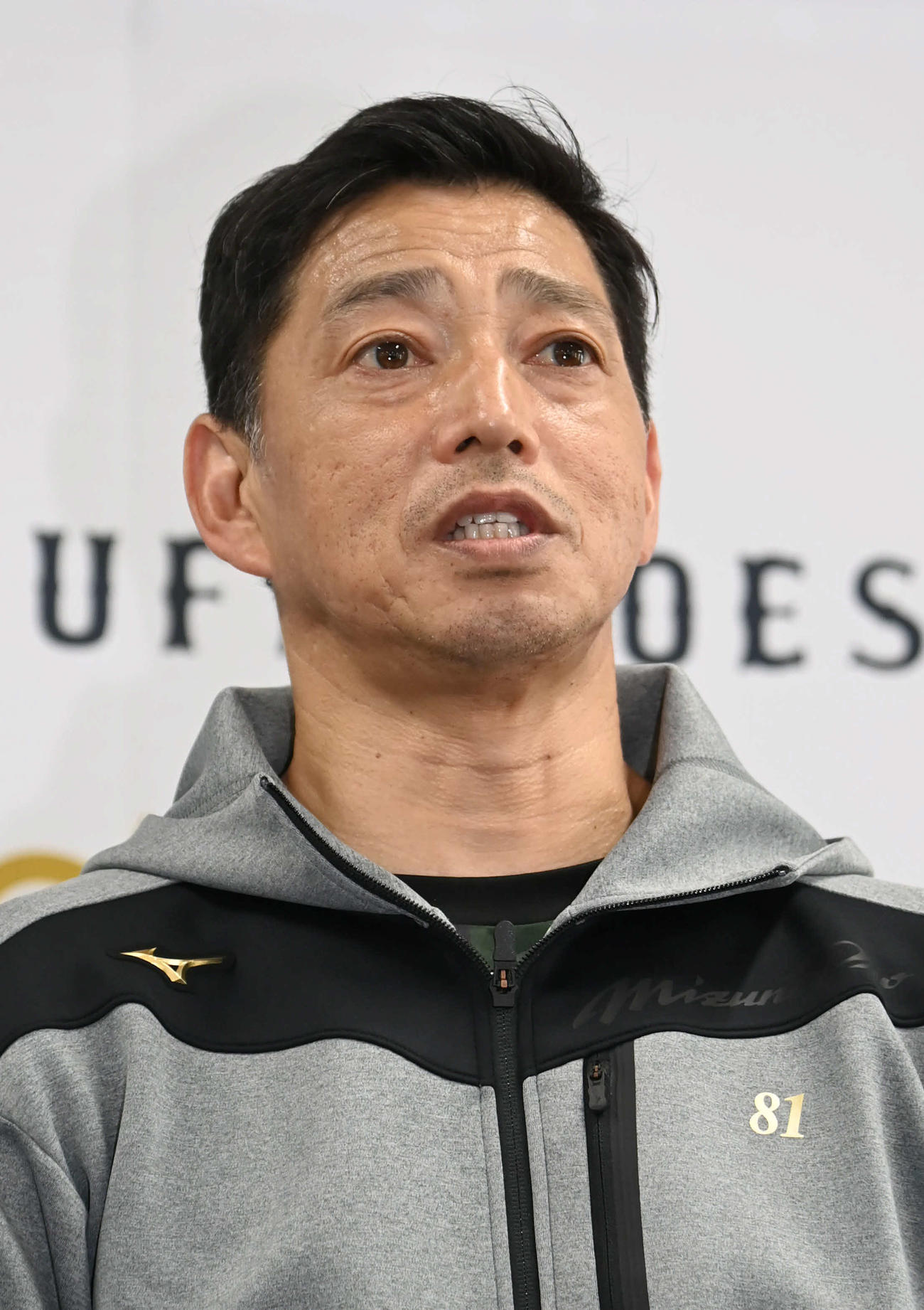 記者の質問に答えるオリックス田口コーチ（撮影・石井愛子）
