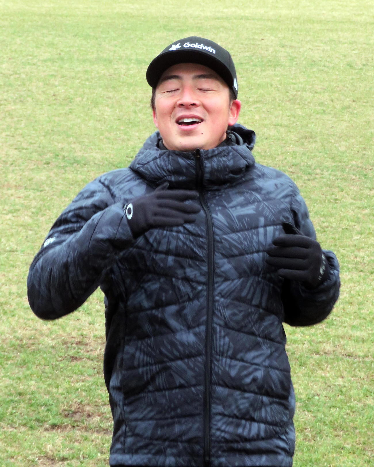 ダッシュを走りきり充実した表情を見せるロッテ美馬（撮影・鎌田直秀）