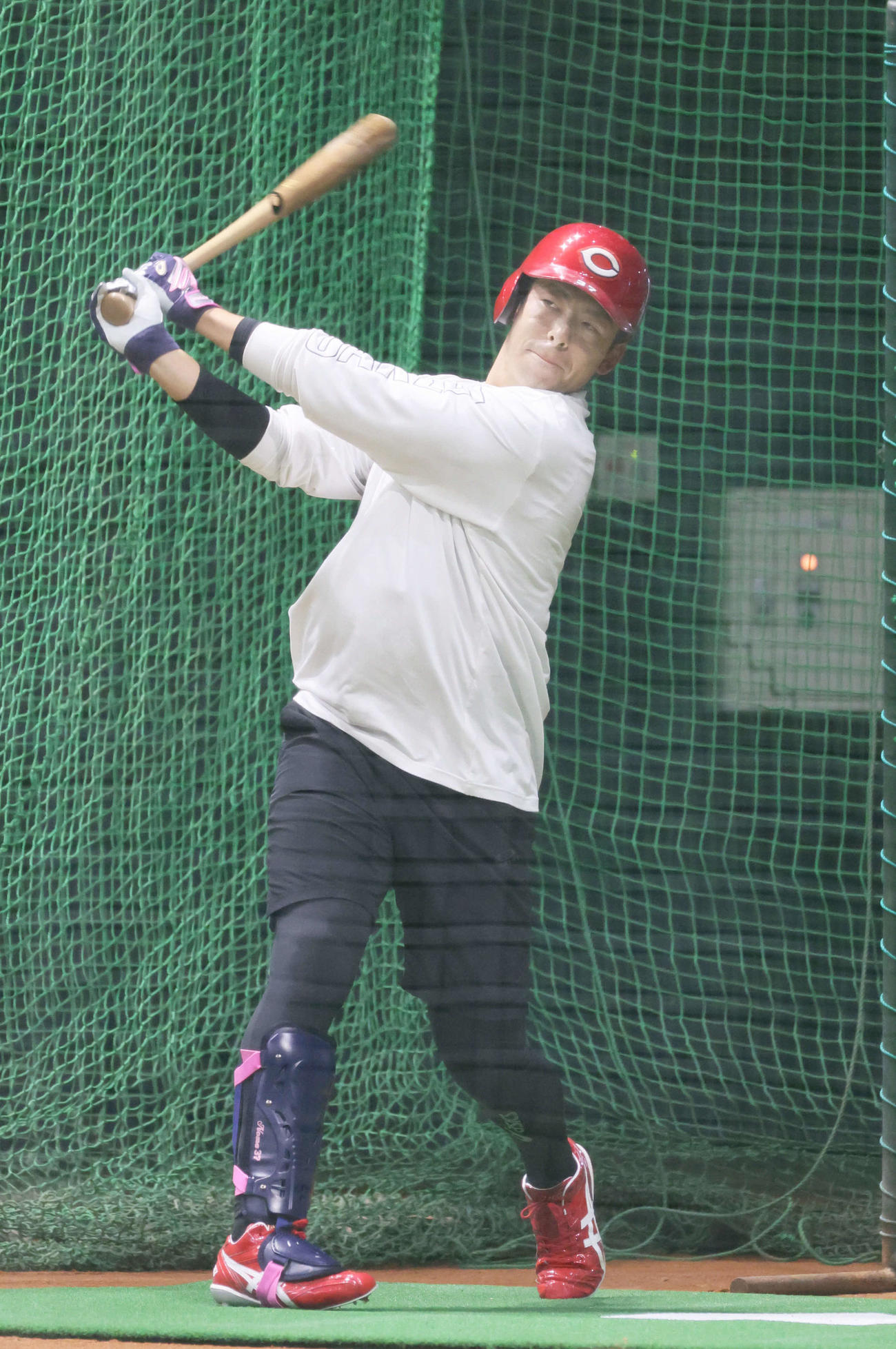 広島自主トレ　打撃練習をする野間（撮影・加藤孝規）