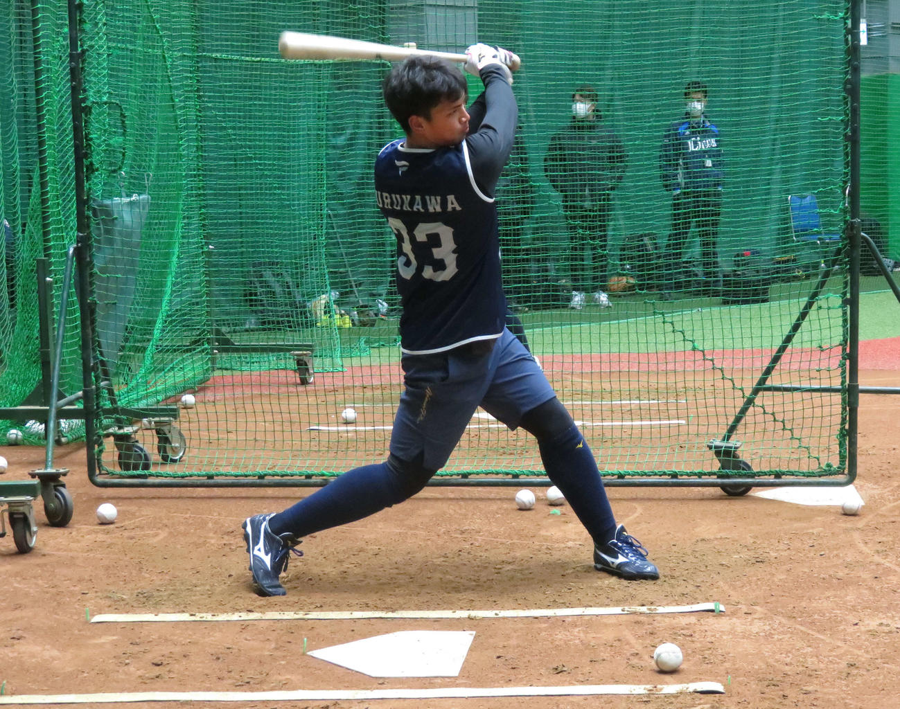 マシン打撃を行う西武ドラフト2位古川（撮影・金子真仁）