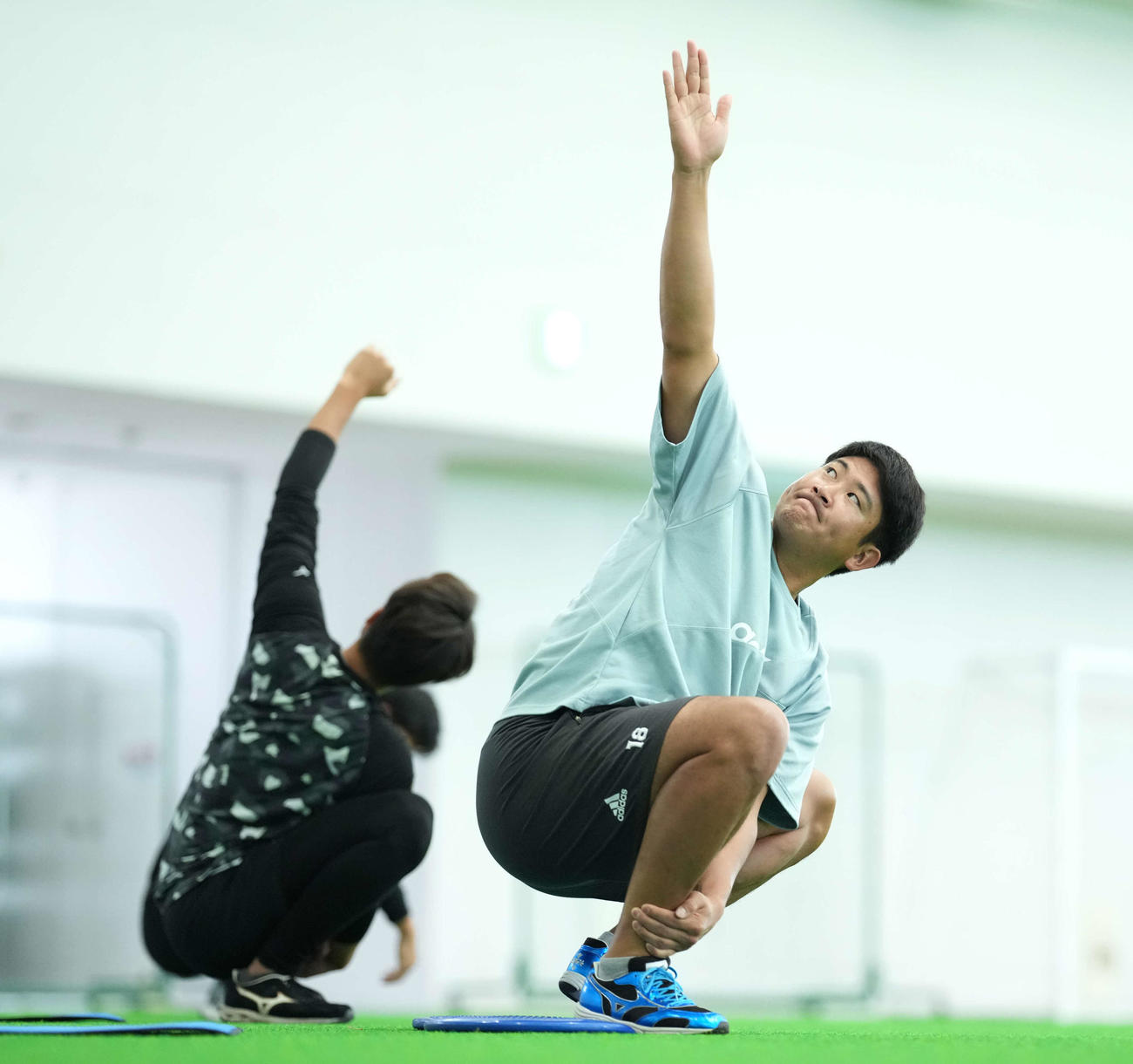 沖縄・宮古島での自主トレを公開した巨人菅野（球団提供）