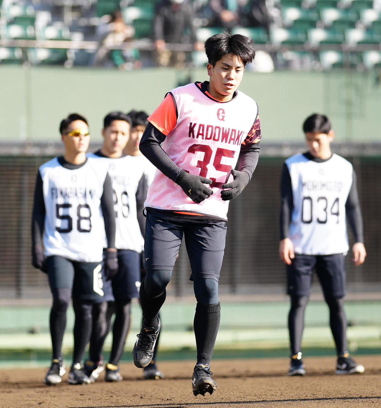 新人合同自主トレに臨む巨人ドラフト4位の門脇（撮影・江口和貴）