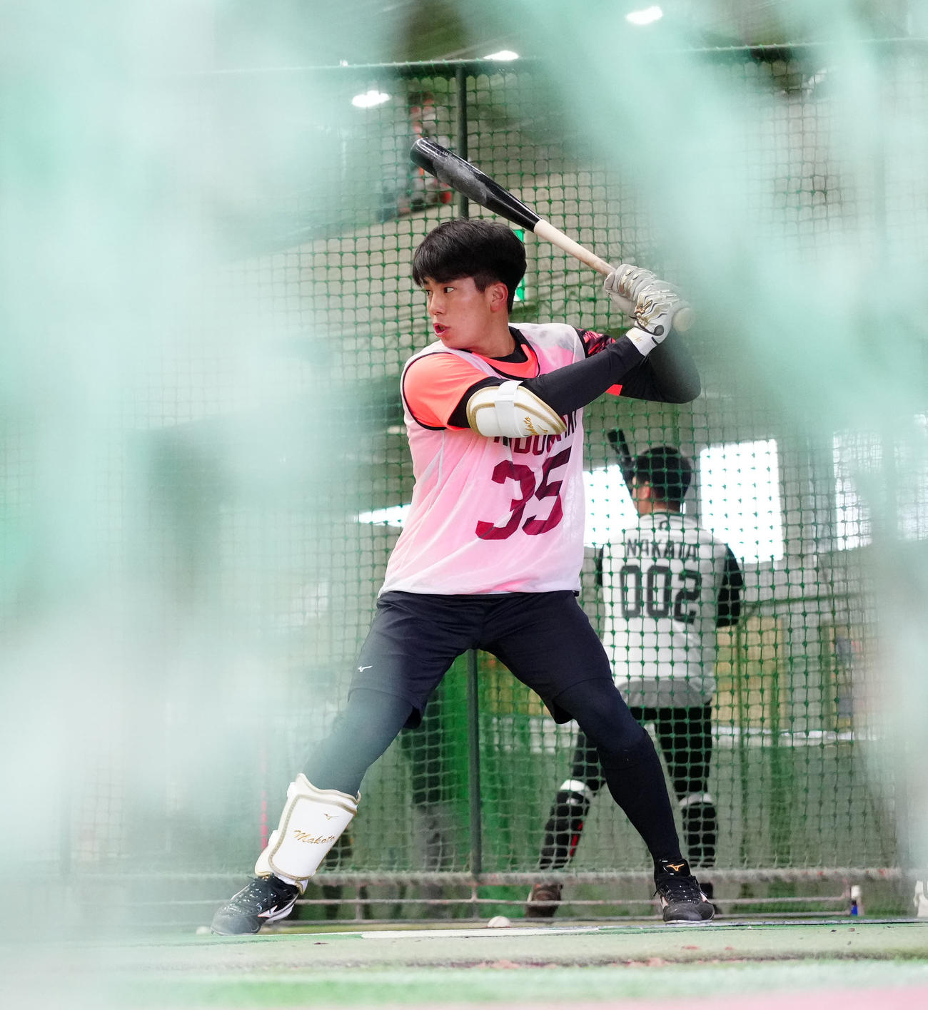 新人合同自主トレで打撃練習する巨人ドラフト4位の門脇（撮影・江口和貴）