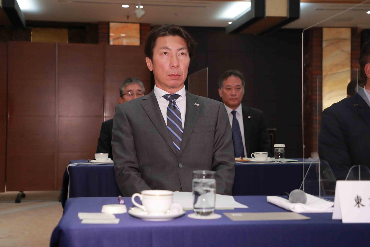12球団監督会議に出席したヤクルト高津監督（C）NPB／BBM2023