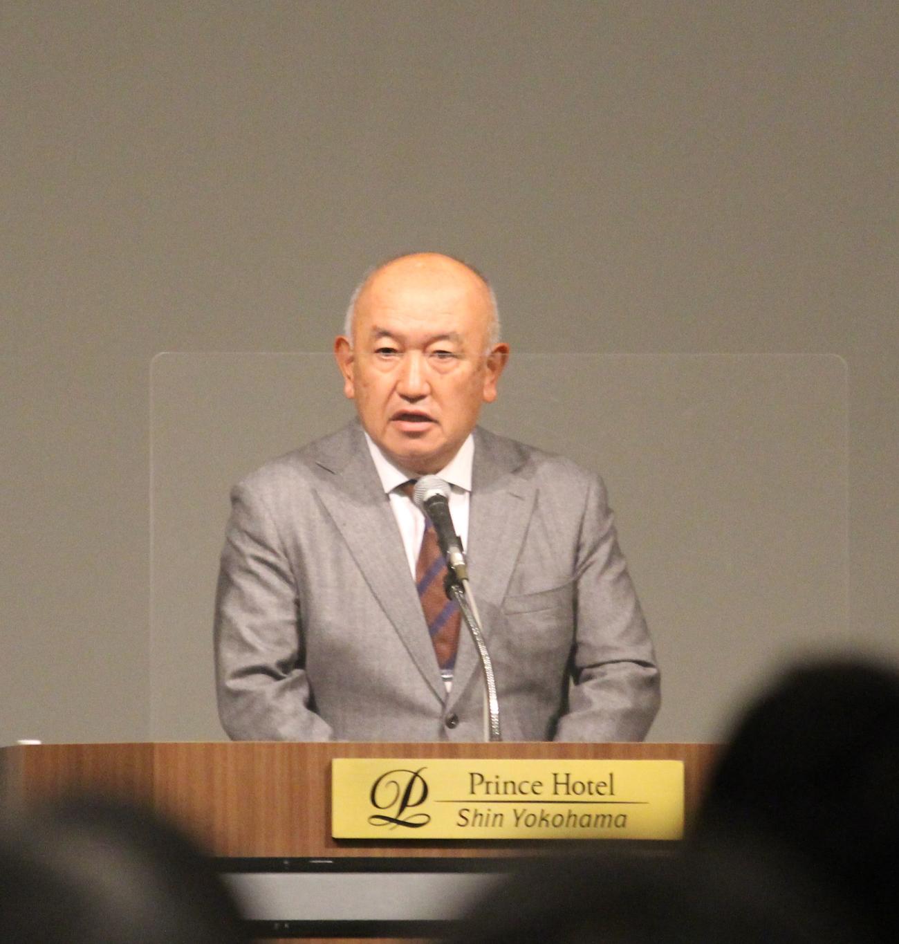 監督会の新会長に就任した慶大・堀井監督（撮影・保坂恭子）