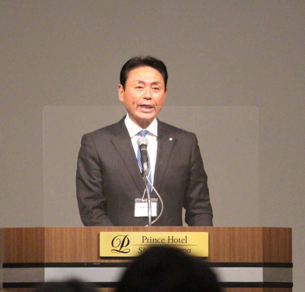昨年の大学日本代表について報告する九州産業大・大久保監督（撮影・保坂恭子）