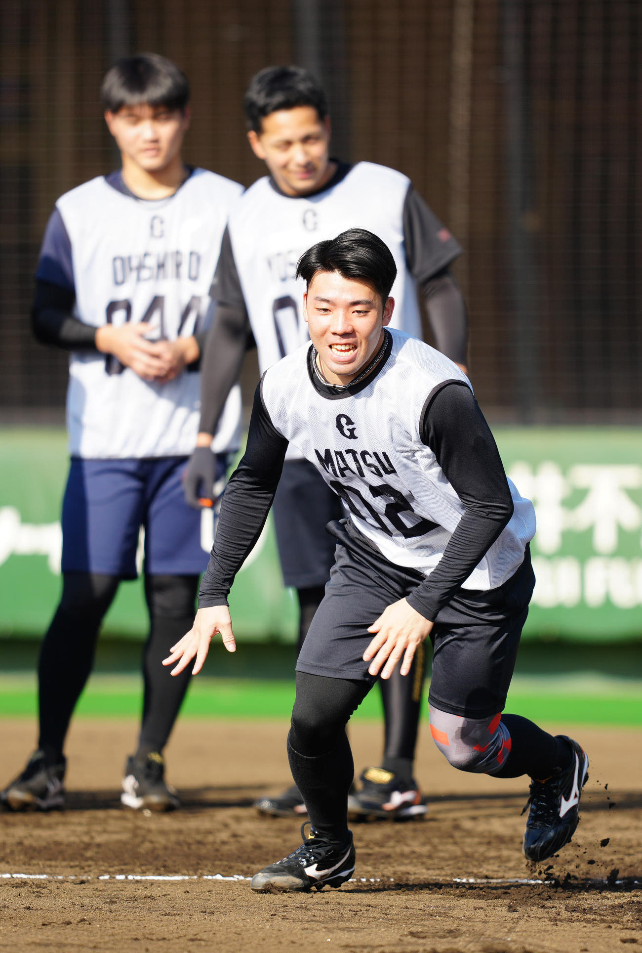 新人合同自主トレに臨む巨人育成1位の松井（撮影・江口和貴）