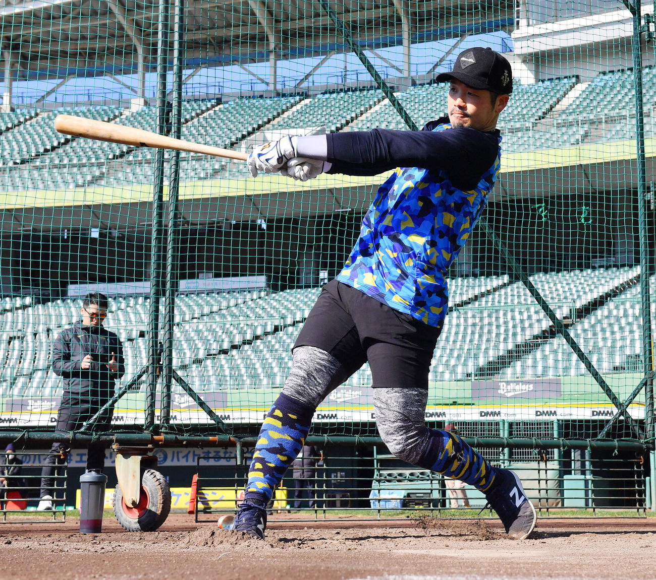 自主トレを公開し、フリー打撃を行うオリックスオリックスTー岡田（撮影・和賀正仁）