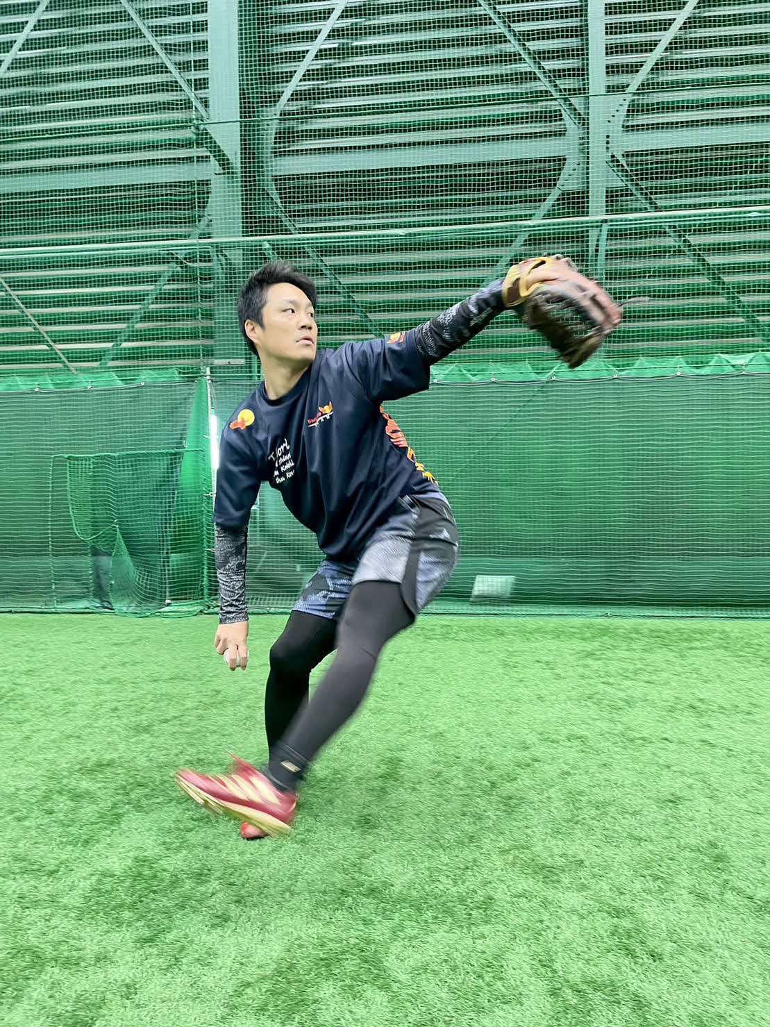 自主トレでキャッチボールをする楽天則本（楽天野球団提供）