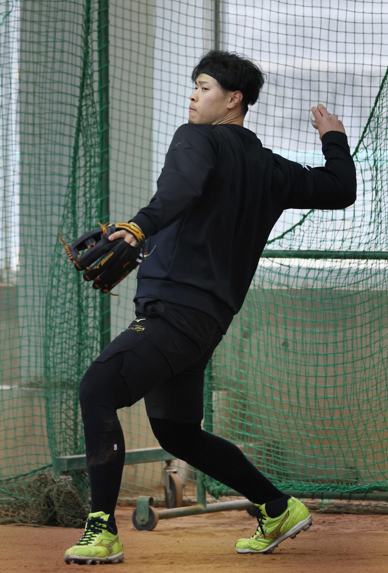 ソフトバンク柳田合同自主トレ　キャッチボールをする阪神佐藤輝（撮影・加藤孝規）