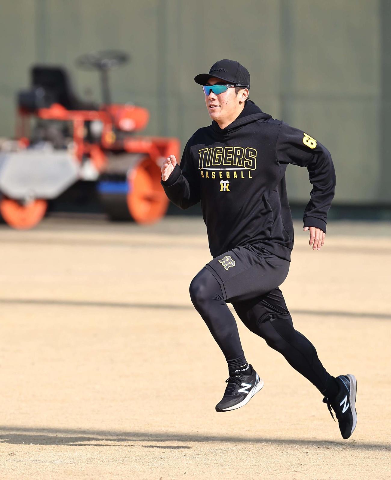 ランニングをして汗を流す豊田（2023年1月12日撮影）