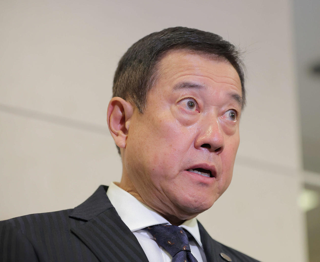 巨人スタッフミーティングを終え取材に応じる原監督