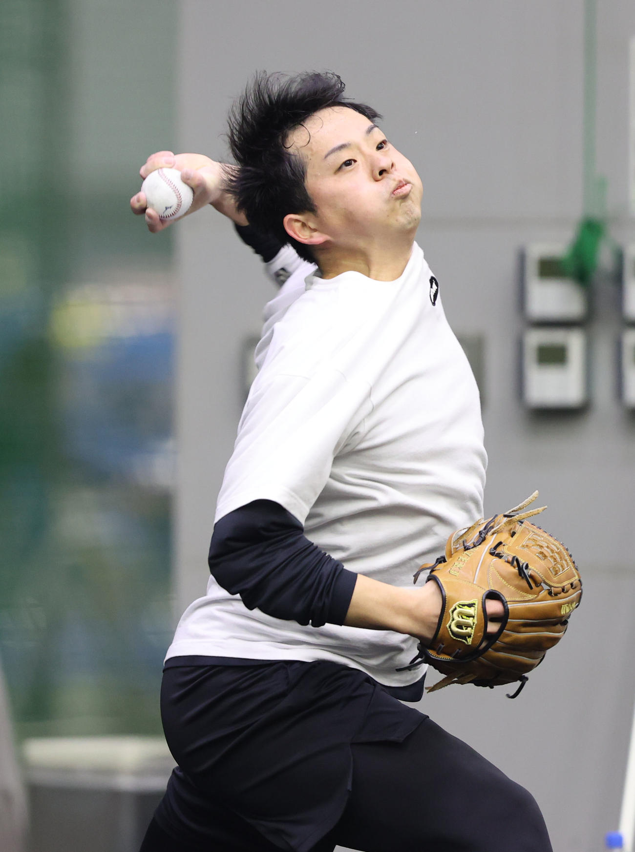 2023年1月19日、ブルペンで投げ込む大関友久