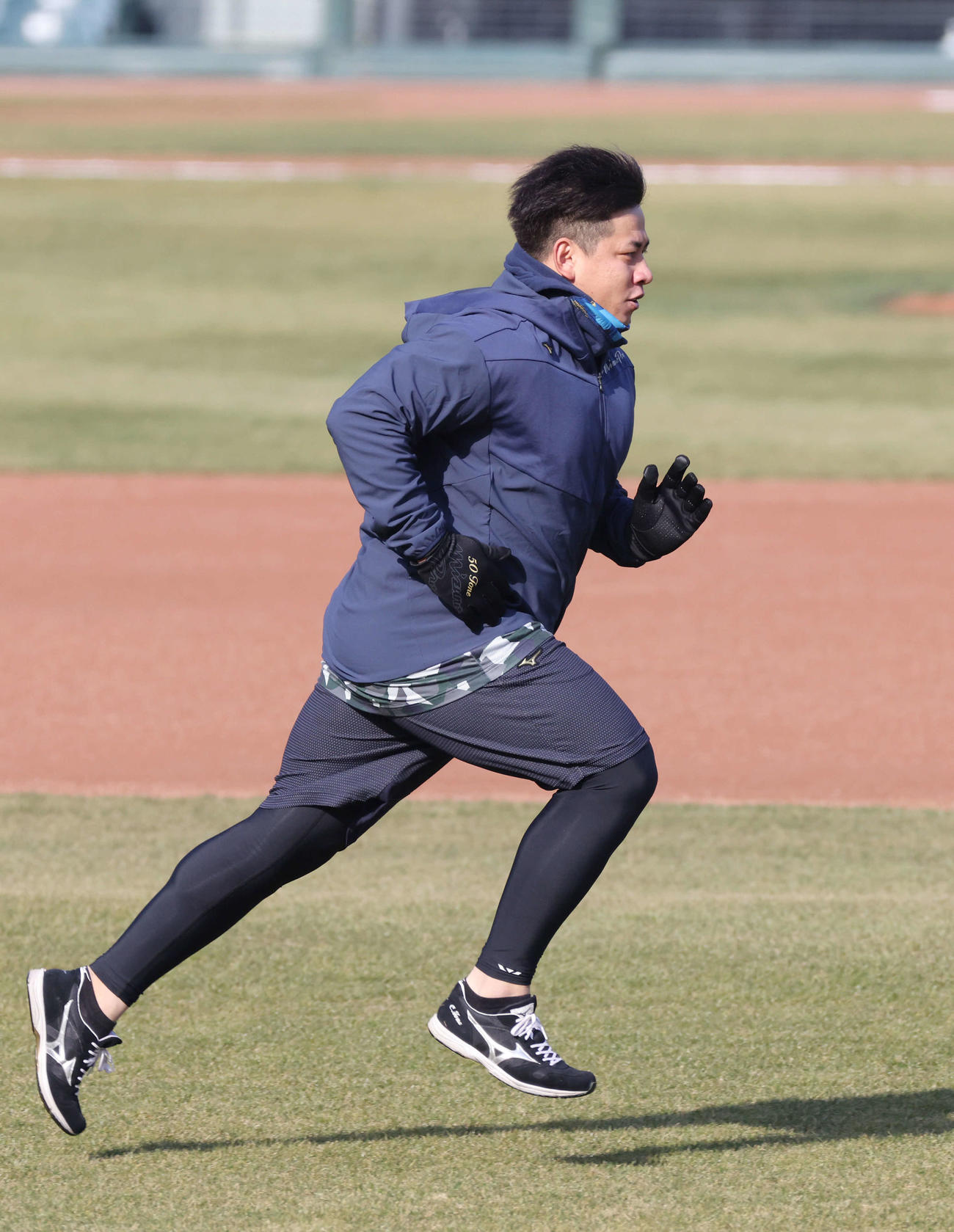 広島合同自主トレ　走り込む戸根（撮影・加藤孝規）