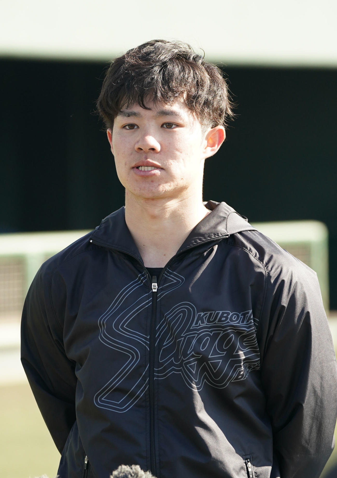 取材に応じる中野（撮影・森本幸一）